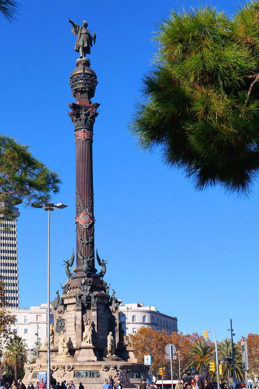 Фото монумента известного мореплавателя Испании - Христофора Колумба в Барселоне