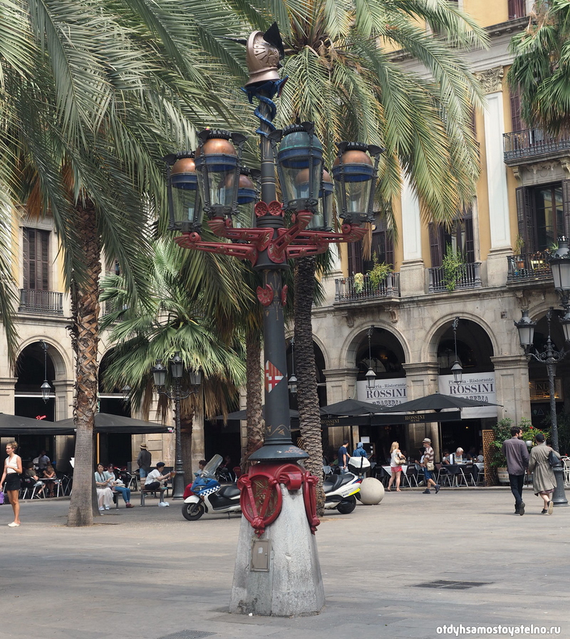 Фото на Королевской площади получаются атмосферными, передающими настроение этой достопримечательности города Барселона